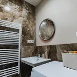 Prázdninová Rezidence - 2 Ložnice, 2 Terasy, 90m2 Appartamento *