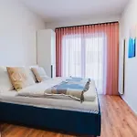 Prázdninová Rezidence - 2 Ložnice, 2 Terasy, 90m2 Komarov