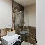 Prázdninová Rezidence - 2 Ložnice, 2 Terasy, 90m2 * Komarov