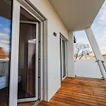 Prázdninová Rezidence - 2 Ložnice, 2 Terasy, 90m2 * Komarov