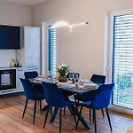 Prázdninová Rezidence - 2 Ložnice, 2 Terasy, 90m2 *