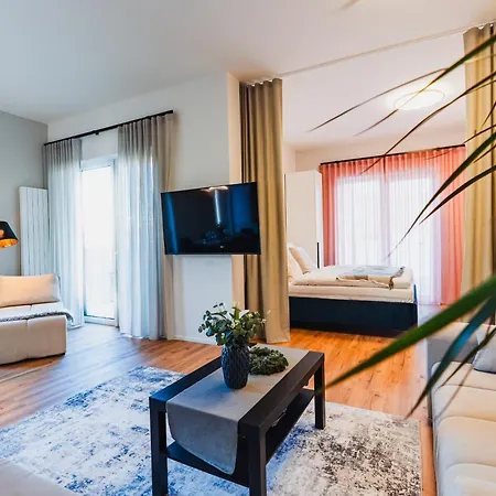 Prazdninova Rezidence - 2 Loznice, 2 Terasy, 90m2 Apartment Komarov