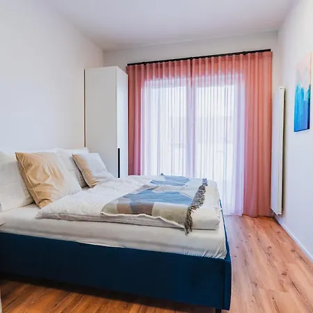 Prazdninova Rezidence - 2 Loznice, 2 Terasy, 90m2 Komarov