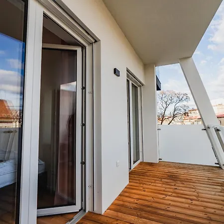 Prazdninova Rezidence - 2 Loznice, 2 Terasy, 90m2 * Komarov
