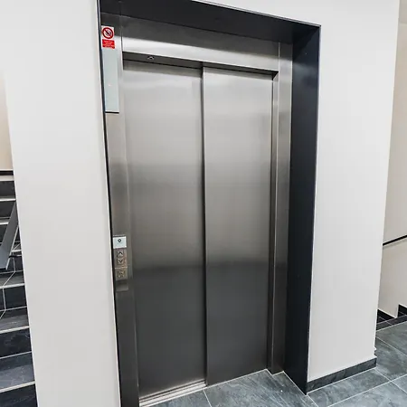 Prázdninová Rezidence - 2 Ložnice, 2 Terasy, 90m2 *