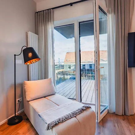 Prázdninová Rezidence - 2 Ložnice, 2 Terasy, 90m2 Komarov