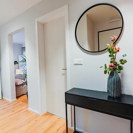 Prázdninová Rezidence - 2 Ložnice, 2 Terasy, 90m2 Appartamento