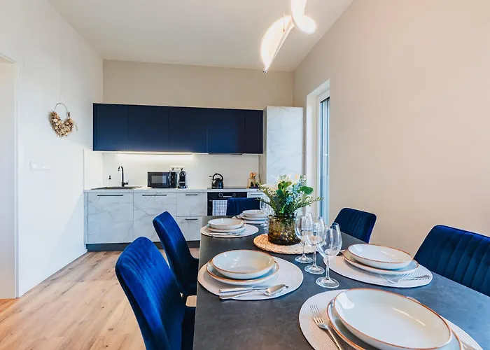 Prázdninová Rezidence - 2 Ložnice, 2 Terasy, 90m2 Komarov