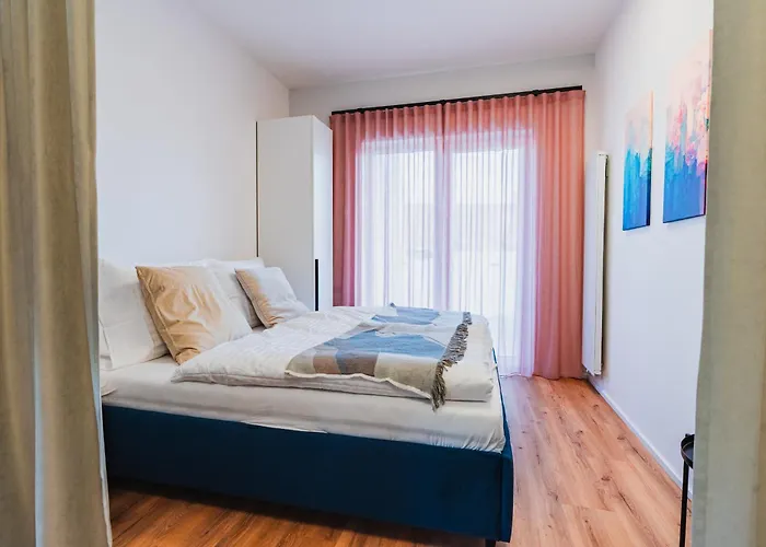 Prázdninová Rezidence - 2 Ložnice, 2 Terasy, 90m2 Komarov