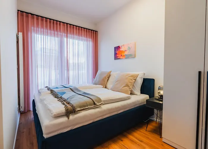 Prázdninová Rezidence - 2 Ložnice, 2 Terasy, 90m2 * Komarov