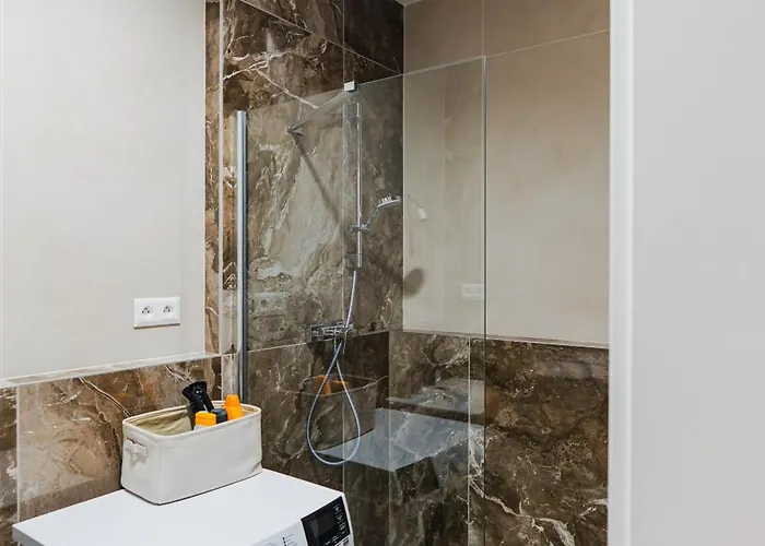Prázdninová Rezidence - 2 Ložnice, 2 Terasy, 90m2 * Komarov