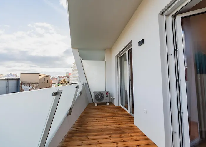Prázdninová Rezidence - 2 Ložnice, 2 Terasy, 90m2 Komarov